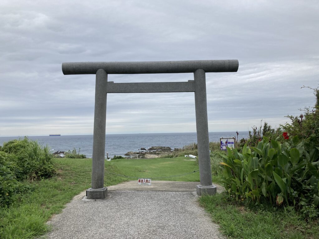 洲崎神社の一の鳥居（浜鳥居）