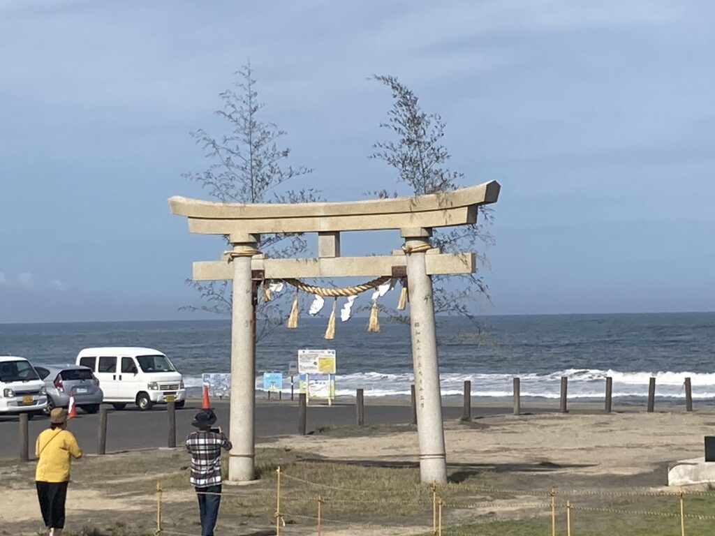 釣ヶ埼海岸の浜鳥居